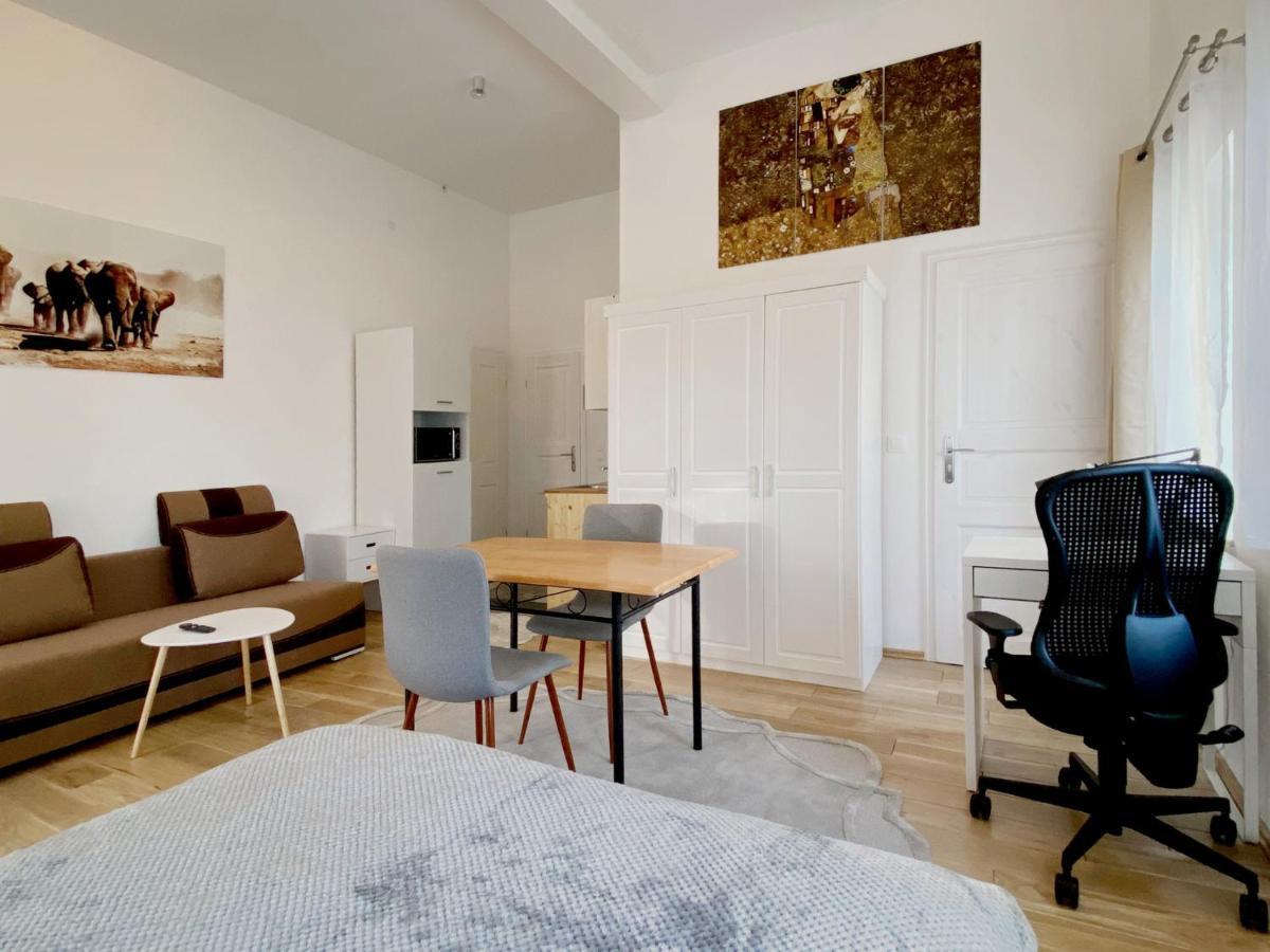 Schwanenburg Apartments Kolonie Rontgental Buitenkant foto