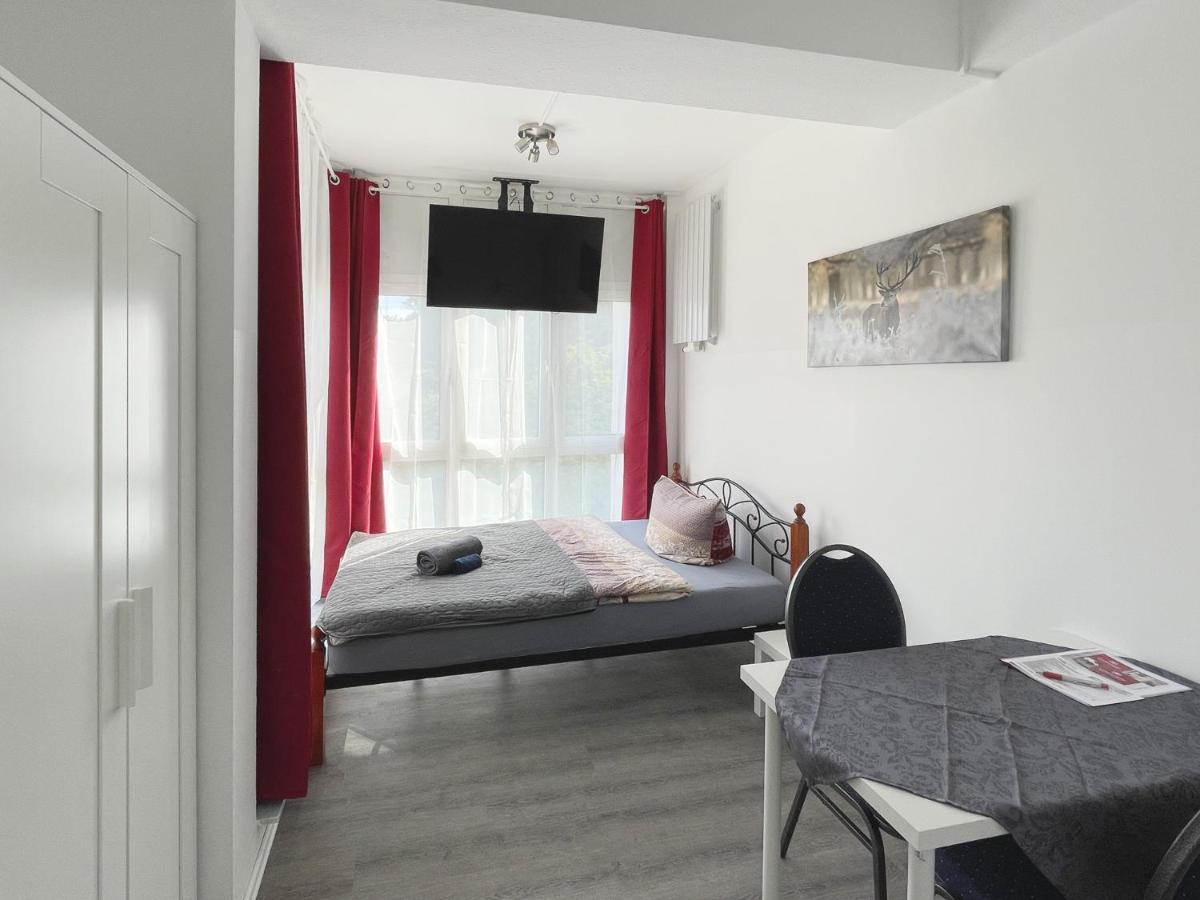 Schwanenburg Apartments Kolonie Rontgental Buitenkant foto