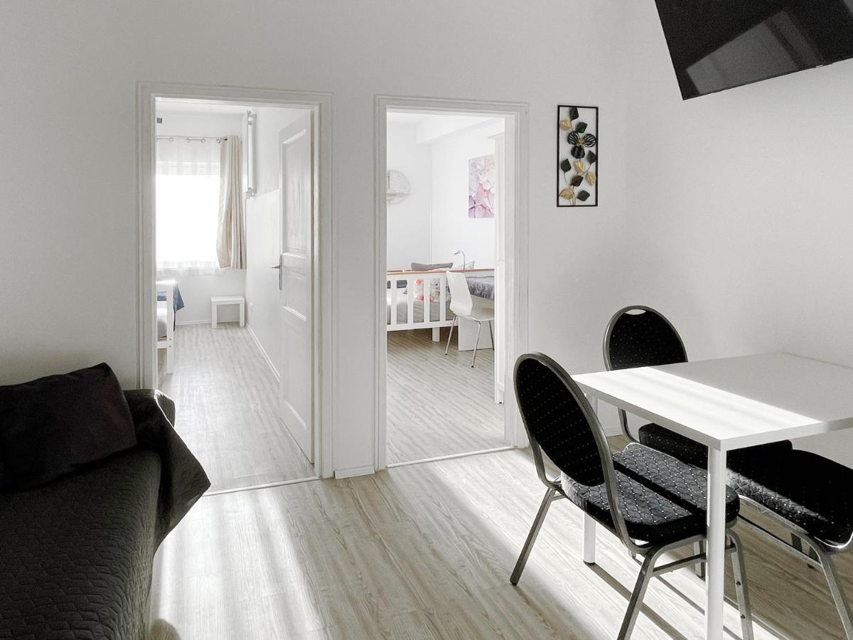 Schwanenburg Apartments Kolonie Rontgental Buitenkant foto