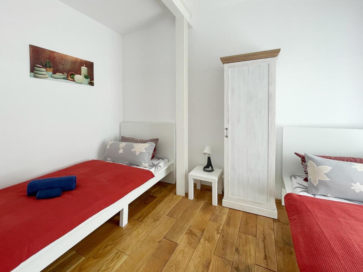 Schwanenburg Apartments Kolonie Rontgental Buitenkant foto